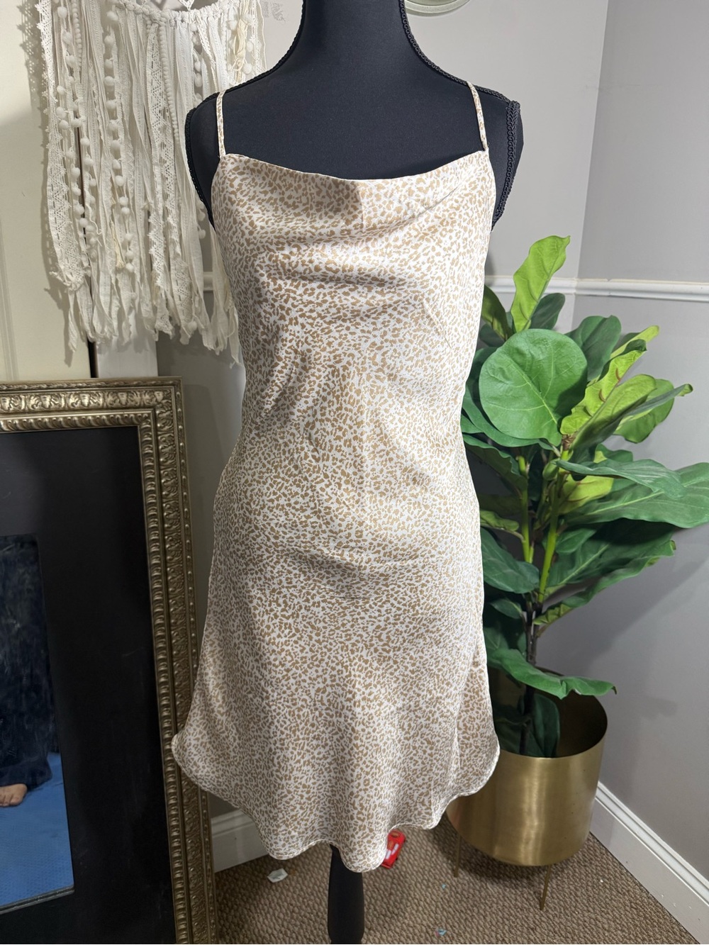 Abercrombie & Fitch Beige and White Patterned chic dress  size small